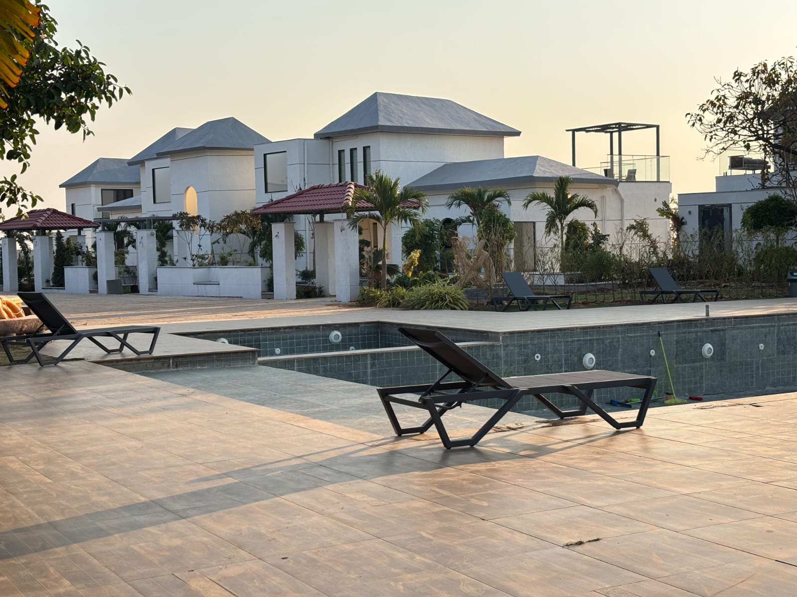 The Grand Sapphire Estate - 4 Bedroom Luxury Resort Villa Telangana